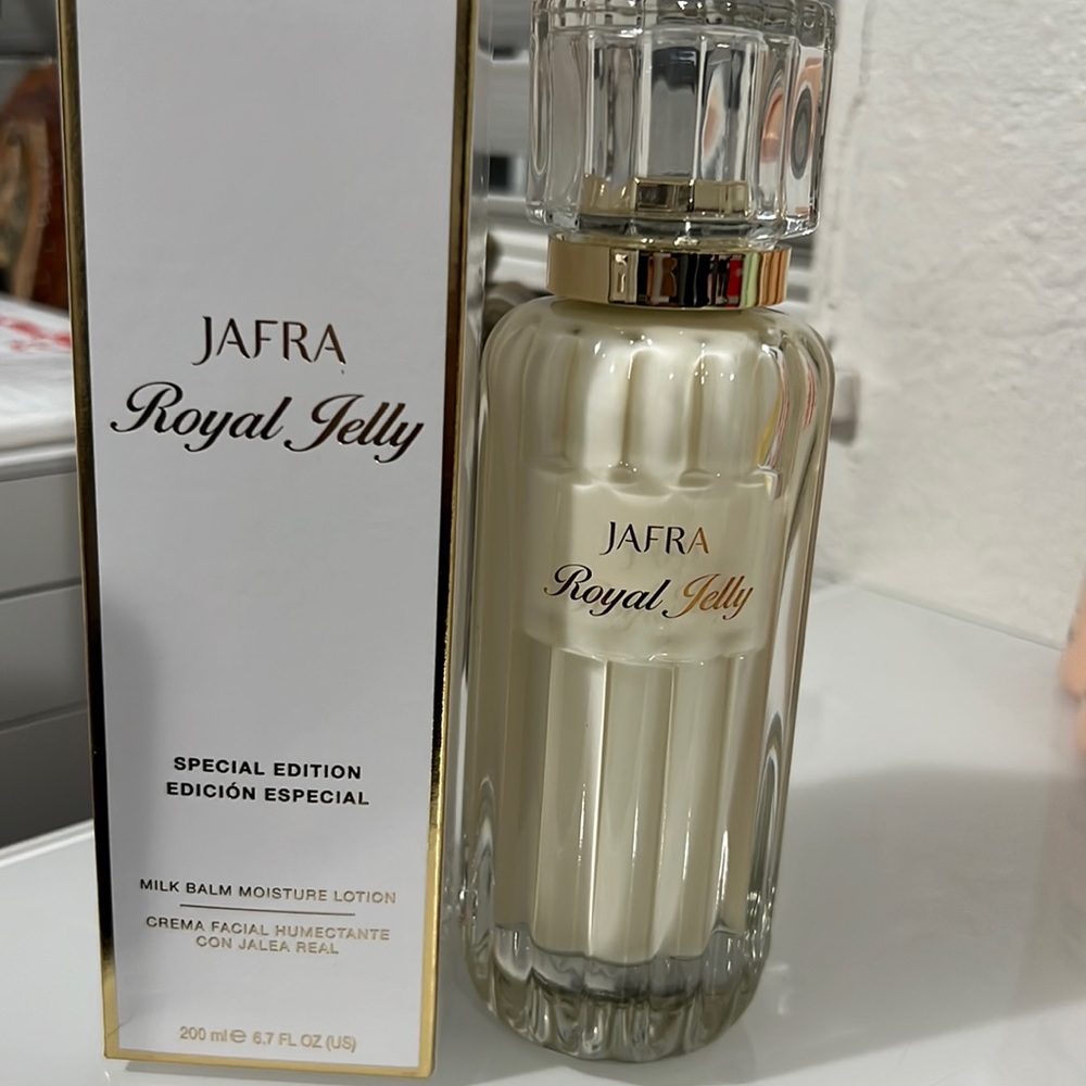 JAFRA ROYAL JELLY SPECIAL EDITION 6.7 OZ 200MIL